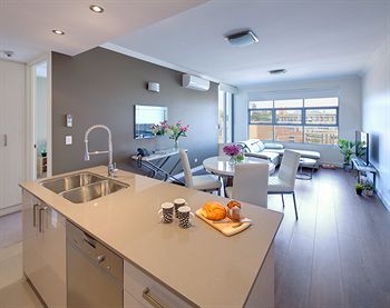Zara Tower - Luxury Suites And Apartments - Accommodation Nelson Bay 2