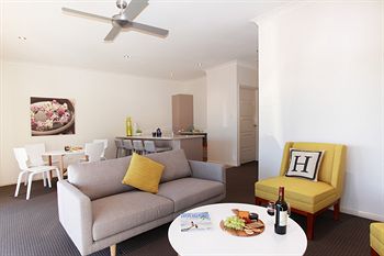 H Boutique Hotel - Nelson Bay Accommodation.com 3