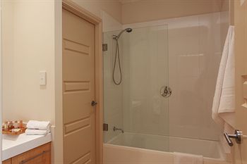 H Boutique Hotel - Nelson Bay Accommodation.com 4