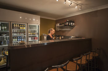Colonial Terrace Motor Inn - Accommodation Nelson Bay 4