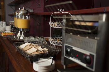 Colonial Terrace Motor Inn - Accommodation Nelson Bay 9