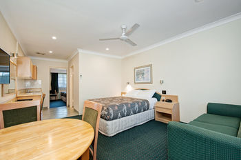 Colonial Terrace Motor Inn - Accommodation Nelson Bay 24