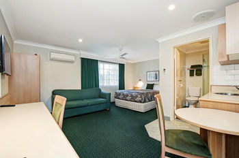 Colonial Terrace Motor Inn - Accommodation Nelson Bay 26