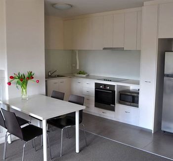 Albert Road Serviced Apartments - Accommodation Nelson Bay 4
