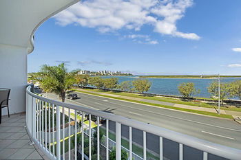 Sandy Shores Luxury Holiday Units - Accommodation Nelson Bay 5