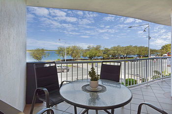 Sandy Shores Luxury Holiday Units - Accommodation Nelson Bay 35