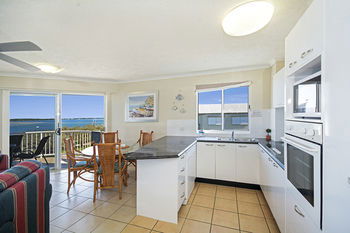 Sandy Shores Luxury Holiday Units - Accommodation Nelson Bay 40