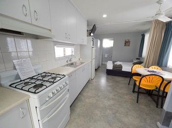 Alex Beach Cabins - Accommodation Nelson Bay 32