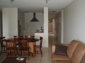 King's Row Holiday Apartments - Accommodation Nelson Bay 5