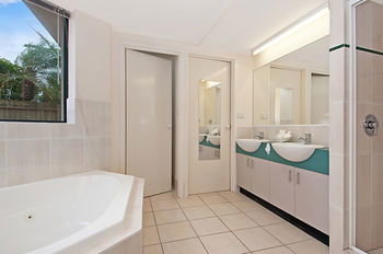 Windward Passage Holiday Apartments - Accommodation Nelson Bay 32