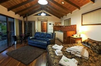 Treetops Accommodation Montville - Accommodation Nelson Bay 1