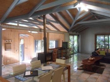 Treetops Accommodation Montville - Accommodation Nelson Bay 2