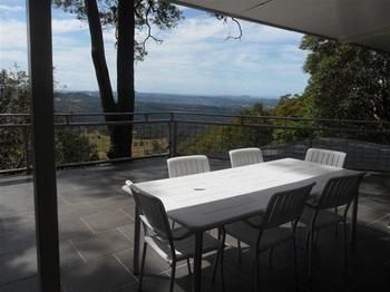 Treetops Accommodation Montville - Accommodation Nelson Bay 3