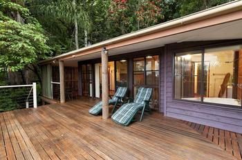 Treetops Accommodation Montville - Accommodation Nelson Bay 7