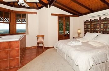 Treetops Accommodation Montville - Accommodation Nelson Bay 23