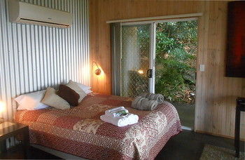 Treetops Accommodation Montville - Accommodation Nelson Bay 24