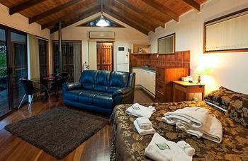 Treetops Accommodation Montville - Accommodation Nelson Bay 25
