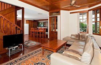 Treetops Accommodation Montville - Accommodation Nelson Bay 47