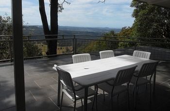 Treetops Accommodation Montville - Accommodation Nelson Bay 50
