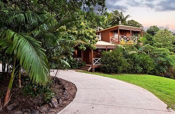Treetops Accommodation Montville - Accommodation Nelson Bay 55