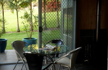 Treetops Accommodation Montville - Accommodation Nelson Bay 57