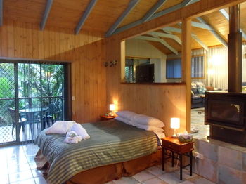 Treetops Accommodation Montville - Accommodation Nelson Bay 78