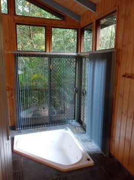 Treetops Accommodation Montville - Accommodation Nelson Bay 83