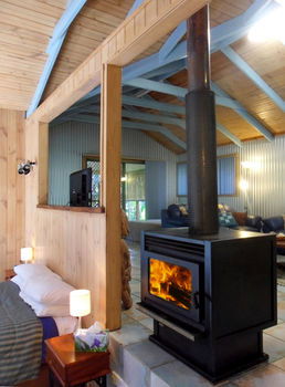 Treetops Accommodation Montville - Accommodation Nelson Bay 86