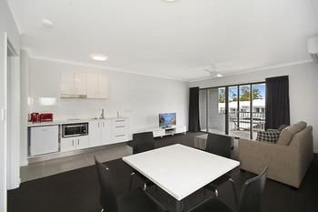 Cooroy Luxury Motel Apartments Noosa - Accommodation Nelson Bay 10
