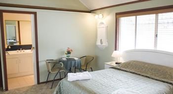 Santosa Cottage - Accommodation Nelson Bay 4