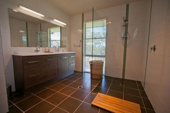 Moonee Beach Executive Retreat - Accommodation Nelson Bay 2
