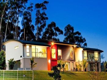 Moonee Beach Executive Retreat - Accommodation Nelson Bay 5