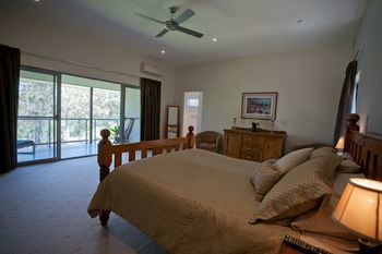 Moonee Beach Executive Retreat - Accommodation Nelson Bay 7