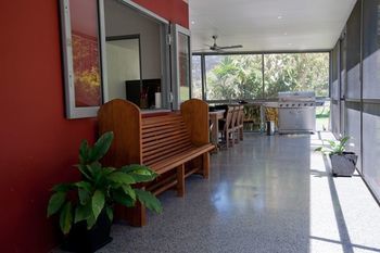 Moonee Beach Executive Retreat - Accommodation Nelson Bay 11