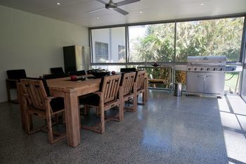 Moonee Beach Executive Retreat - Accommodation Nelson Bay 19