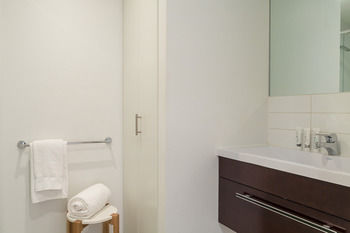 Aria Hotel Apartments - Clarendon - Accommodation Nelson Bay 16