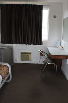 Hotel Beach House Nambour - Accommodation Nelson Bay 9