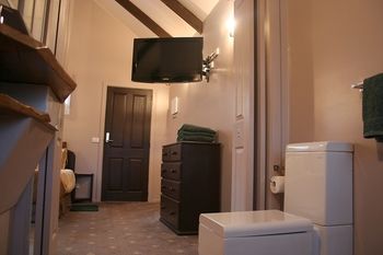 Lotus Lodges - Accommodation Nelson Bay 4