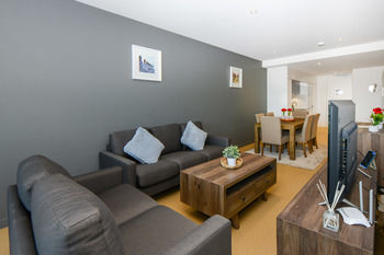 UrbanMinder At SQ - Nelsons Bay Accommodation 13