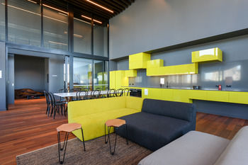 UrbanMinder At SQ - Nelsons Bay Accommodation 14