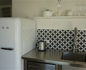 Little Holkham - Accommodation Nelson Bay 0