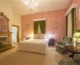 Racecourse Inn - The - Accommodation Nelson Bay 3