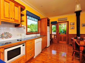 Beauty Point's Pomona Spa Cottages - Accommodation Nelson Bay 2