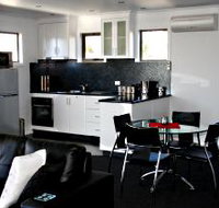 Rosie's Cottage and Town House - Accommodation Nelson Bay