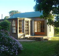 Stanley Lakeside Spa Cabins - Accommodation Nelson Bay