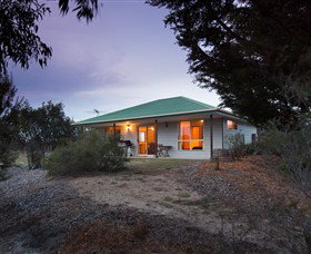 Shuckers Cottages - Accommodation Nelson Bay 1