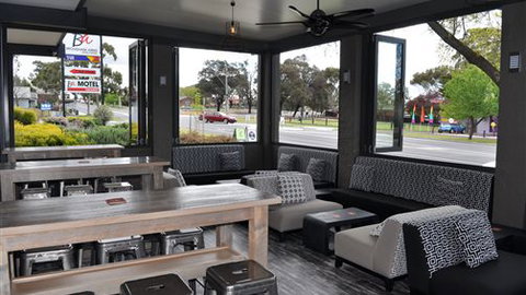 Brougham Arms Hotel - Accommodation Nelson Bay 3