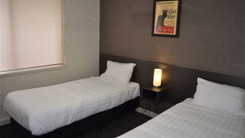 Brougham Arms Hotel - Accommodation Nelson Bay 7