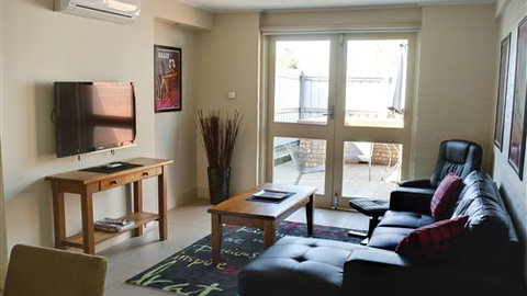 Brougham Arms Hotel - Accommodation Nelson Bay 5