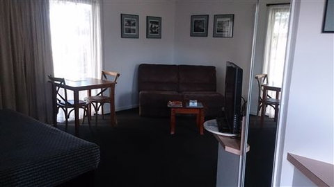 Budget On The Lake - Accommodation Nelson Bay 0